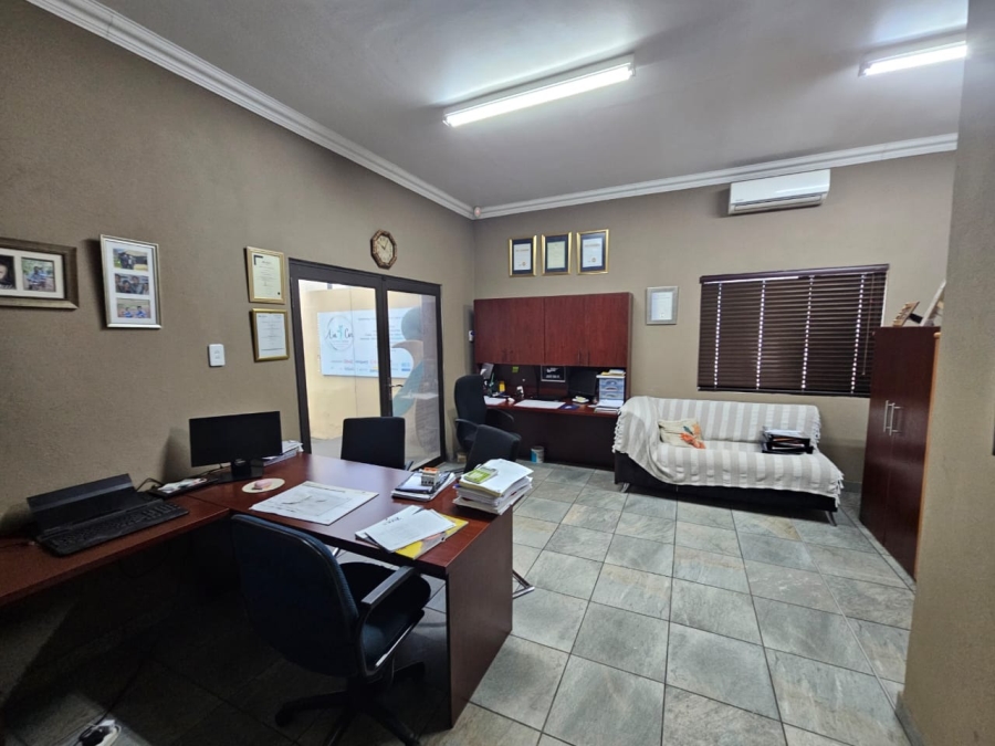 Commercial Property for Sale in Oos Einde North West